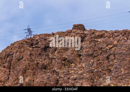 Torretta di sicurezza all' Hoover Dam nel Black Canyon del Fiume Colorado vicino a Boulder City, Nevada Foto Stock