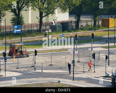 Nuovo attraversamento stradale essendo costruito presso il pubblico Viabreda hub di trasporto a Breda, Paesi Bassi Foto Stock