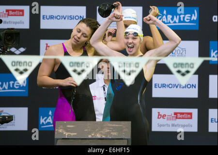 Berlino, Germania. 24 Ago, 2014. L'Ucraina nuotatori celebrare dopo la donna 4x100m preliminare medley al XXXII LEN European Swimming Championships 2014 presso il velodromo di Berlino, Germania, 24 agosto 2014. Foto: Maja Hitij/dpa/Alamy Live News Foto Stock