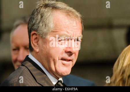 Londonderry, Irlanda del Nord. 24 Agosto 2014 - i compagni di presentatore Sean Coyle assiste al funerale di Irlanda del Nord emittente Gerry Anderson Credit: stephen Barnes/Alamy Live News Foto Stock