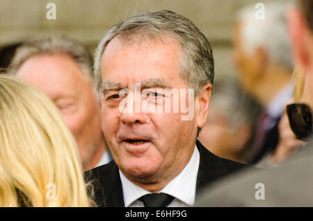 Londonderry, Irlanda del Nord. 24 Agosto 2014 - i compagni di presentatore Sean Coyle assiste al funerale di Irlanda del Nord emittente Gerry Anderson Credit: stephen Barnes/Alamy Live News Foto Stock