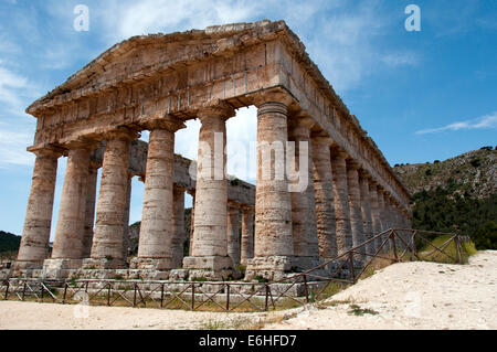 Segesta tempio greco. Antica architettura in Italia, Sicilia Foto Stock