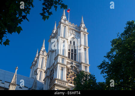 Westminster Abbey west torri in tarda serata light Londra Inghilterra REGNO UNITO Foto Stock