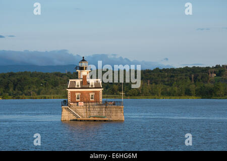 New York, Fiume Hudson tra Kingston e Troy. Storico Faro Hudson-Athens, circa 1874. Foto Stock