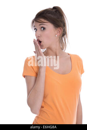 Isolato scioccato giovane donna indossa maglietta arancione. Foto Stock
