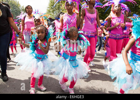 Carnevale di Notting Hill 2014, Notting Hill, West London, London, Regno Unito 24 agosto 2014 la Giornata della Famiglia a Carnevale 2014 esecutore di carnevale carnevale di Notting Hill, il carnevale di Notting Hill 2014 credito: credito: Richard Soans/Alamy Live News Foto Stock