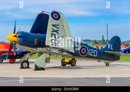 Hawker Sea Fury fighter sul display statico con le ali ripiegate Foto Stock