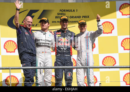 Spa, Belgio. 24 Ago, 2014. top tre sul podio (L-R) Adrian Newey (GBR) Red Bull Racing Chief Technical Officer, Nico Rosberg (GER) #6, Mercedes AMG Petronas F1 Team, Daniel Ricciardo (AUS) #3, Infiniti Red Bull Racing e Valtteri Bottas (FIN) #77, Williams Martini Racing - Formula1 nel Campionato del Mondo 2014 - Rd12, Gran Premio del Belgio sul circuito di Spa Francorchamps, Belgio, domenica 24 agosto 2014 Credit: dpa picture alliance/Alamy Live News Foto Stock