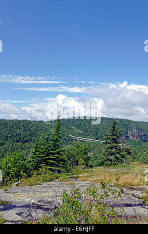 Ponte sulla Trans-Canada Highway vicino Lago Superior Foto Stock