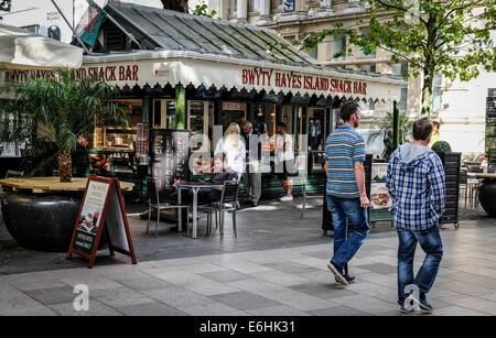 Bwyty Hayes Isola Snack Bar che serve spuntini e rinfreschi per gli amanti dello shopping e il centro città di lavoratori. Foto Stock