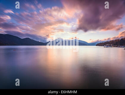 Il Lago Chuzenji in Nikko, Giappone. Foto Stock