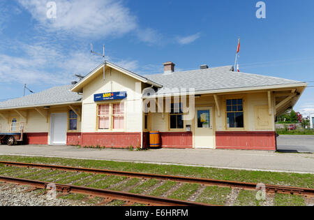 Un abbandono della stazione ferroviaria di Chandler nelle zone rurali a est della Quebec, Canada Foto Stock