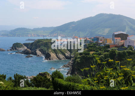 Lo splendido villaggio carino vicino a Ortigueira in Galizia, Spagna, fa parte della Rias Altas regione della Spagna, noto per la sua bellezza Foto Stock