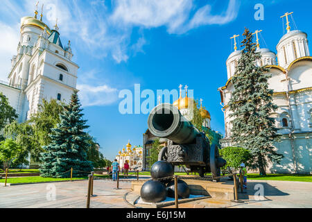 Tour del Cremlino di Mosca - 23. Vista generale del Tsar cannon Foto Stock