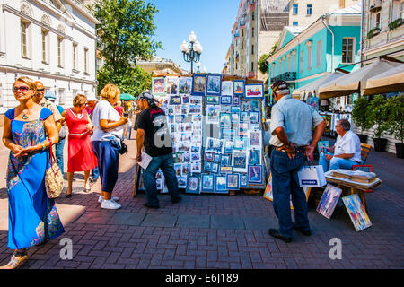 Vendita di arte in Arbat street di Mosca Foto Stock