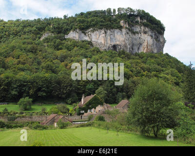 Baume les Messieurs è considerato uno dei più bei villaggi di Francia. Regione del Giura Foto Stock