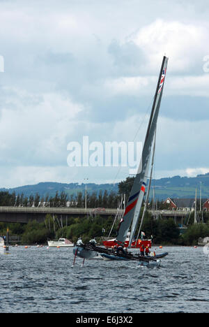 Catamarani prendendo parte a vela estrema evento nella Baia di Cardiff, 23 agosto 2014 Foto Stock