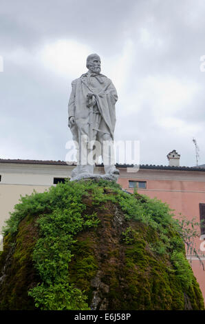 Statua in marmo di Giuseppe Garibaldi a Piazza Garibaldi a Iseo. La regione Lombardia. Italia settentrionale. Foto Stock