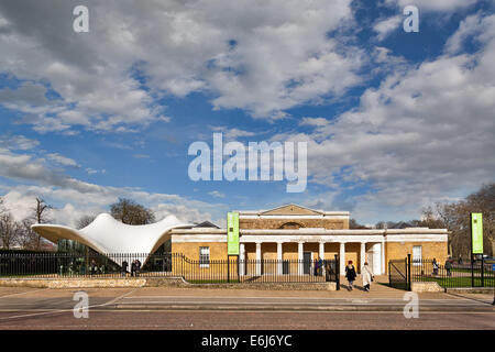 La Serpentine Sackler Magazine galleria con il ristorante Progettato da Zaha Hadid Foto Stock