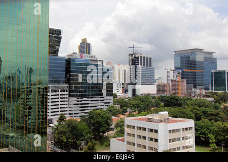 Panama quartiere finanziario della città di edifici. Banca e uffici commerciali con architettura moderna. Foto Stock