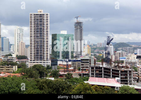 Panama quartiere finanziario della città di edifici. Banca e uffici commerciali con architettura moderna. Foto Stock