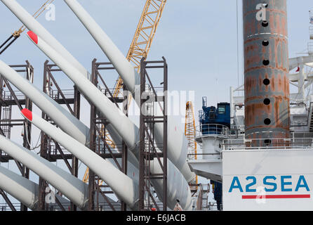 Il danese la società di spedizione A2Mare utilizzazione Porto di Esbjerg sa base per numerose centrali eoliche offshore progetti nel Mare del Nord settore. Foto Stock