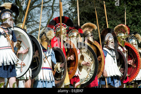 Oplita. Rievocazione storica. Il Greco antico di soldati a militari mostrano Odyssey, Detling, Kent, Inghilterra Foto Stock