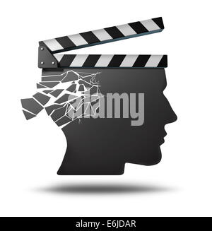 La demenza perdita di memoria come un regista cinematografica clapboard conformata come una testa umana con crepe crollando come metafora di un medico Foto Stock