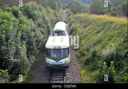 Il treno turistico Puy de Dome Livradois Forez Auvergne del Massiccio Centrale della Francia Foto Stock