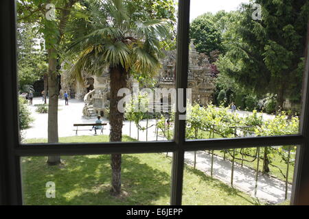 Dal 1879 al 1912, francese postino Ferdinand Cheval costruì il suo palazzo ideale, Palais ideale, Hauterives, Drome, Rhone Alpes, Francia. Foto Stock