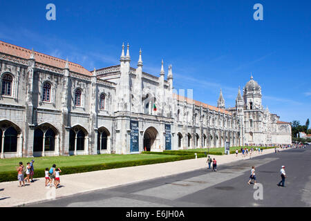 Jerónimos o Hieronymites monastero situato vicino la riva della parrocchia di Belém a Lisbona Portogallo Foto Stock