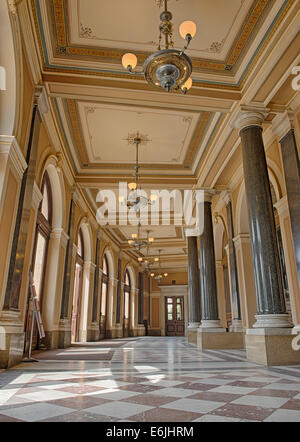 Praga, Repubblica ceca - Agosto 15, 2014: Lobby del Rudolfinum, un auditorium della musica e la casa dell'Orchestra Filarmonica Ceca ho Foto Stock