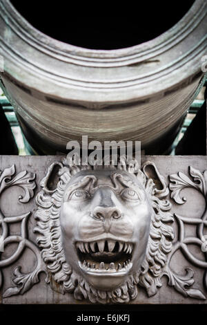 Lion scultura sulla Cattedrale di Cristo Salvatore a Mosca, Russia Foto Stock