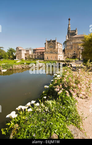 L'Europa, Portogallo, Bussaco, Palace Hotel Palácio Hotel do Buçaco, originariamente un convento carmelitano, 1628, il retro dell'hotel con formali Foto Stock