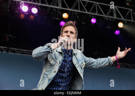 Liverpool, Regno Unito. 25 Ago, 2014. Inglese pop/rock band, il Hoosiers, eseguire live presso il Liverpool International Music Festival di Sefton Park il Lunedì, Agosto 25, 2014. LIMF è il più grande free music festival in Europa. Credito: Christopher Middleton/Alamy Live News Foto Stock