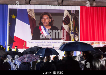 Parigi, Francia. Il 25 agosto, 2014. Il sindaco di Parigi, Ann Hidalgo, parla al popolo di Parigi al settantesimo anniversario per la liberazione della città di Parigi, Francia. Credito: Julian Elliott/Alamy Live News Foto Stock