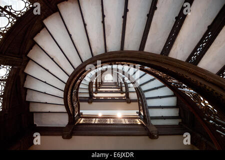 La brillante oriel scala al The Rookery, uno dei più storicamente significativi edifici in Chicago. Foto Stock