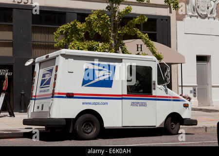 USPS mail delivery carrello parcheggiato sulla strada - Washington DC, Stati Uniti d'America Foto Stock