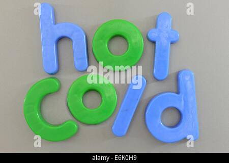 Un'immagine ravvicinata di lettere magnetiche Foto Stock