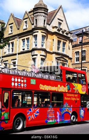 Rosso a sommità aperta, Oxford tour bus lungo St Aldates, Oxford, Oxfordshire, Inghilterra, Regno Unito, Europa occidentale. Foto Stock