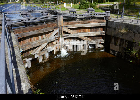 In legno antico canale Saimaa bloccare i cancelli in Mälkiä Lappeenranta Foto Stock