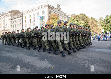 Kiev, Ucraina - 24 ago 2014. Parata militare per l'indipendenza ucraina giorno Foto Stock