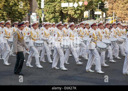 Kiev, Ucraina - 24 ago 2014. Parata militare per l'indipendenza ucraina giorno Foto Stock