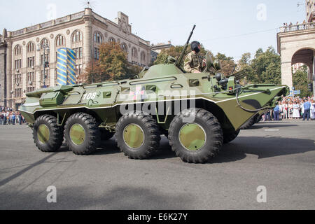 Kiev, Ucraina - 24 ago 2014. Parata militare per l'indipendenza ucraina giorno Foto Stock