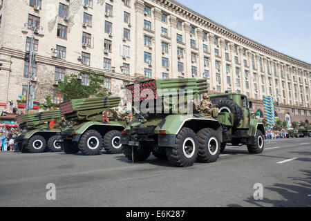 Kiev, Ucraina - 24 ago 2014. Parata militare per l'indipendenza ucraina giorno Foto Stock