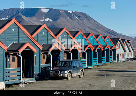 Alloggiamento nuovo sviluppo, case a schiera, Longyearbyen, Spitsbergen, arcipelago delle Svalbard Isole Svalbard e Jan Mayen, Norvegia Foto Stock