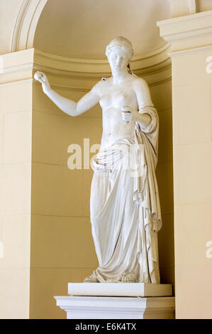 Statua, una personificazione della Baviera, Palazzo Herrenchiemsee, Herrenchiemsee, Chiemsee, Chiemgau, Alta Baviera Foto Stock