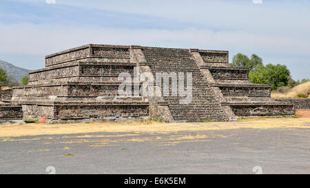 Passo piramide a Plaza de la Luna, Sito Patrimonio Mondiale dell'UNESCO sito archeologico di Teotihuacan, México, Messico Foto Stock