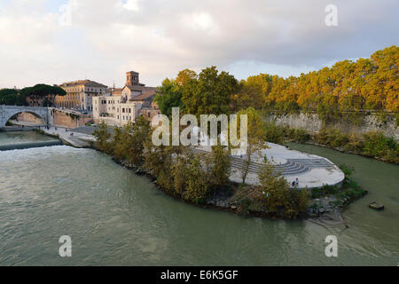 Isola Tiberina, Isola Tiberina, in autunno, Roma, lazio, Italy Foto Stock