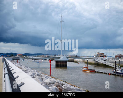 Pont Y Ddraig ponte in Rhyl North Wales UK Foto Stock